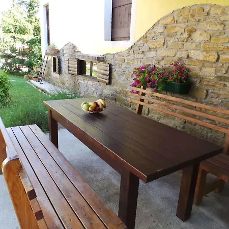Apartment In Cepic/istrien 27780